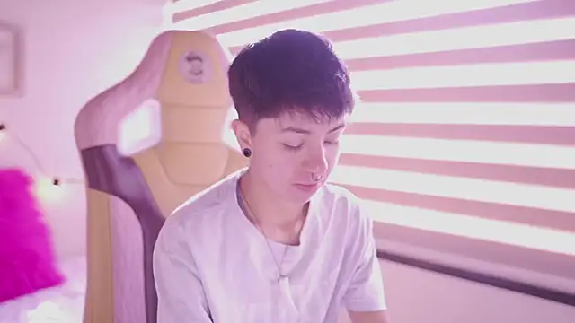 Snapshot of tommy_blue chatting on March 2, 2026, 12:45 pm tommy blue online show from March 2, 2026, 12:45 pm