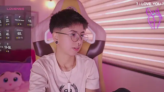 Snapshot of tommy_blue chatting on March 31, 2026, 1:11 pm tommy blue online show from March 31, 2026, 1:11 pm