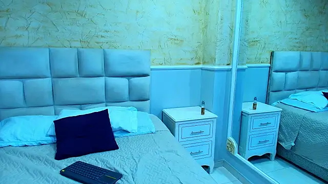 Snapshot of LexiAndDeker chatting on September 26, 2025, 4:44 pm LexiAndDeker online show from September 26, 2025, 4:44 pm