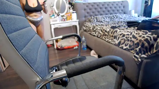 Snapshot of Jennifer24___ chatting on September 15, 2025, 9:42 am Jennifer24 online show from September 15, 2025, 9:42 am