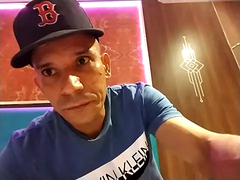 karlossan24 online show from February 14, 2026, 3:14 am