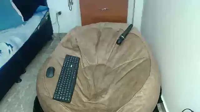 KratosAfroditacs online show from September 30, 2025, 12:37 am