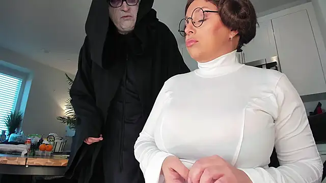 Snapshot of realtoxxxxmaria chatting on October 30, 2025, 5:35 pm realtoxxxxmaria online show from October 30, 2025, 5:35 pm