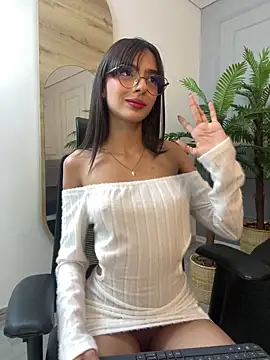 ZaraLuuv online show from November 30, 2025, 4:55 pm