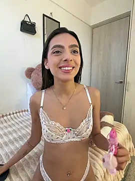 ZaraLuuv online show from April 5, 2026, 6:05 pm