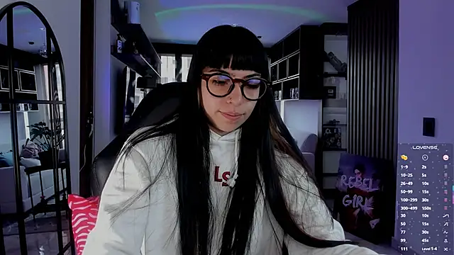 Saraa Desiree online show from March 12, 2026, 7:53 pm