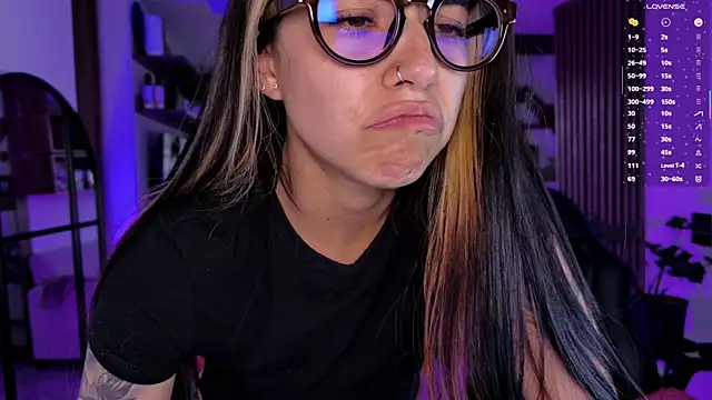 Saraa Desiree online show from March 30, 2026, 9:27 pm