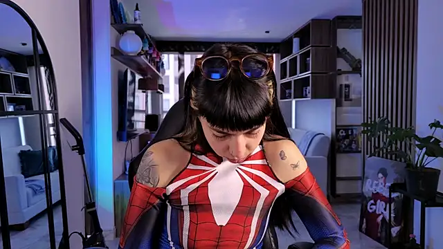 Saraa Desiree online show from April 7, 2026, 2:17 pm