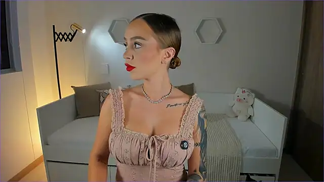 ValentinaMilann online show from February 17, 2026, 11:22 pm