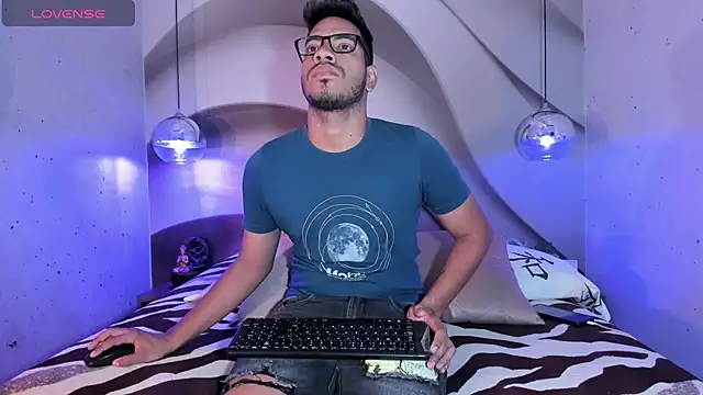 ETHAN DRAVEN online show from September 30, 2025, 6:57 pm