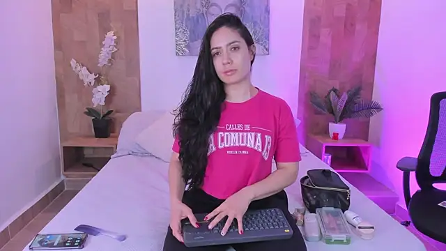 Snapshot of isabella_winkler chatting on June 18, 2026, 11:03 am isabella winkler online show from June 18, 2026, 11:03 am