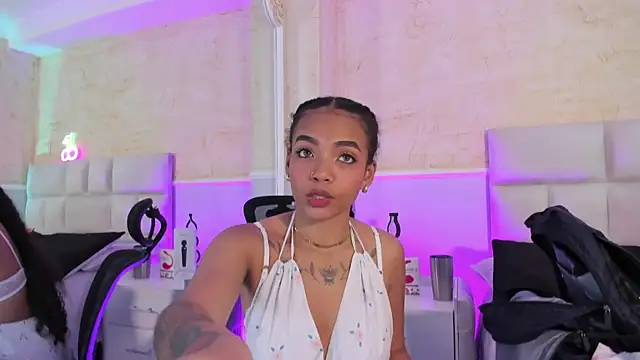 SarahLynn7 online show from March 21, 2025, 8:50 pm