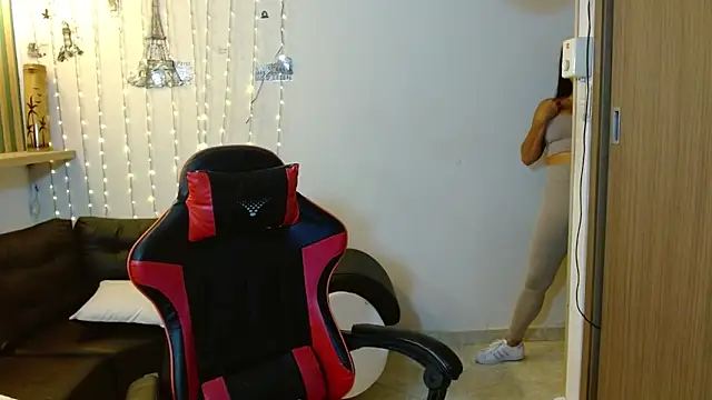 tatiana lc online show from December 14, 2025, 4:07 am