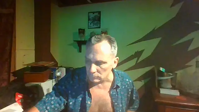 Snapshot of HunkofRock chatting on July 1, 2026, 2:02 am HunkofRock online show from July 1, 2026, 2:02 am