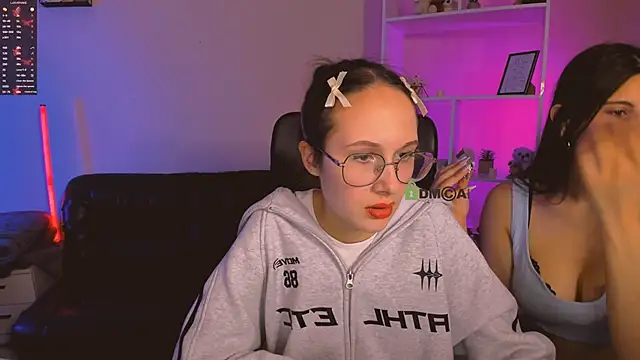 mona cloud online show from November 25, 2025, 8:31 pm