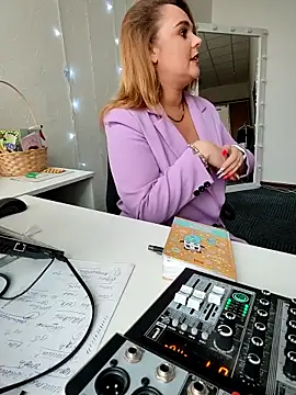 Juicy PeachLux online show from March 14, 2025, 10:50 am