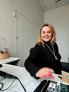 Juicy PeachLux online show from March 17, 2025, 9:01 am