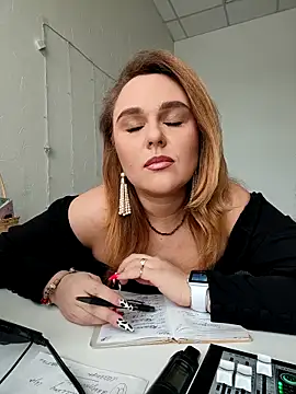 Juicy PeachLux online show from March 19, 2025, 8:55 am