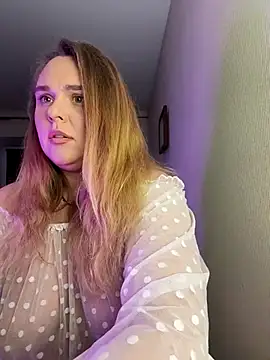 Juicy PeachLux online show from September 22, 2025, 6:32 pm