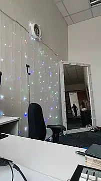 Juicy PeachLux online show from February 16, 2026, 9:49 am