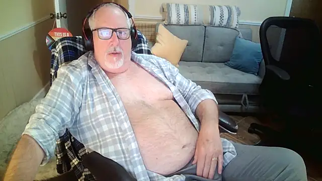 superbearboss online show from April 15, 2026, 10:43 pm