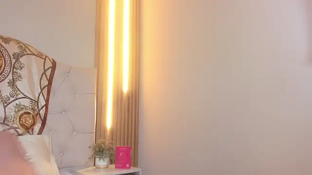 Alexa Bravva online show from April 3, 2026, 3:26 am