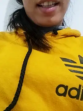 Snapshot of saraaxx1 chatting on November 18, 2025, 9:25 am saraaxx1 online show from November 18, 2025, 9:25 am