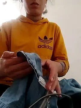 Snapshot of saraaxx1 chatting on November 21, 2025, 2:16 pm saraaxx1 online show from November 21, 2025, 2:16 pm