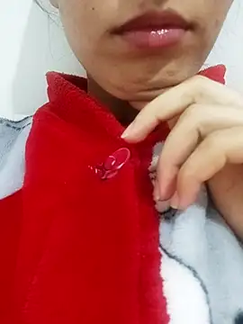 Snapshot of saraaxx1 chatting on November 23, 2025, 10:48 am saraaxx1 online show from November 23, 2025, 10:48 am