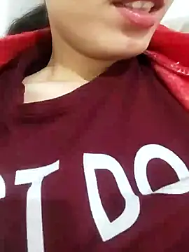 Snapshot of saraaxx1 chatting on November 25, 2025, 10:26 am saraaxx1 online show from November 25, 2025, 10:26 am