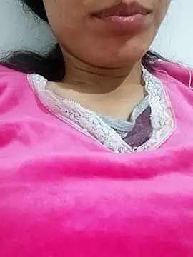 Snapshot of saraaxx1 chatting on November 25, 2025, 10:32 pm saraaxx1 online show from November 25, 2025, 10:32 pm