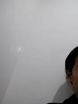 Snapshot of saraaxx1 chatting on December 1, 2025, 11:48 am saraaxx1 online show from December 1, 2025, 11:48 am