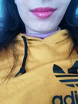 Snapshot of saraaxx1 chatting on December 18, 2025, 12:22 pm saraaxx1 online show from December 18, 2025, 12:22 pm