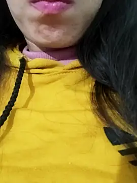 Snapshot of saraaxx1 chatting on December 19, 2025, 12:28 am saraaxx1 online show from December 19, 2025, 12:28 am