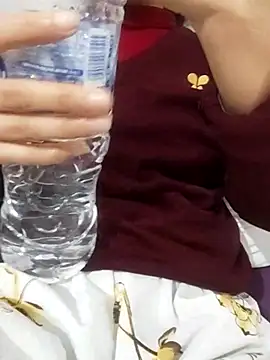 Snapshot of saraaxx1 chatting on February 5, 2026, 10:47 pm saraaxx1 online show from February 5, 2026, 10:47 pm