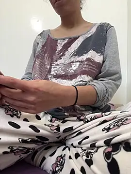 Snapshot of saraaxx1 chatting on March 13, 2026, 11:28 am saraaxx1 online show from March 13, 2026, 11:28 am