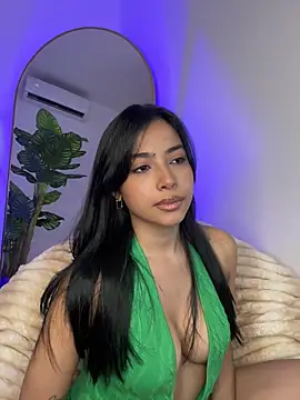  Emily Thompson  online show from December 14, 2025, 2:06 am