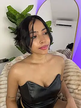  Emily Thompson  online show from June 22, 2026, 3:25 am