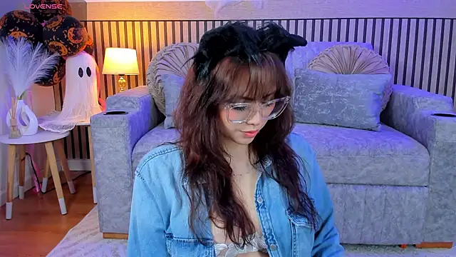 Snapshot of aleska_winter chatting on October 19, 2025, 11:22 am aleska winter online show from October 19, 2025, 11:22 am