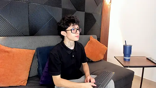 troy rouge online show from March 13, 2025, 7:17 pm