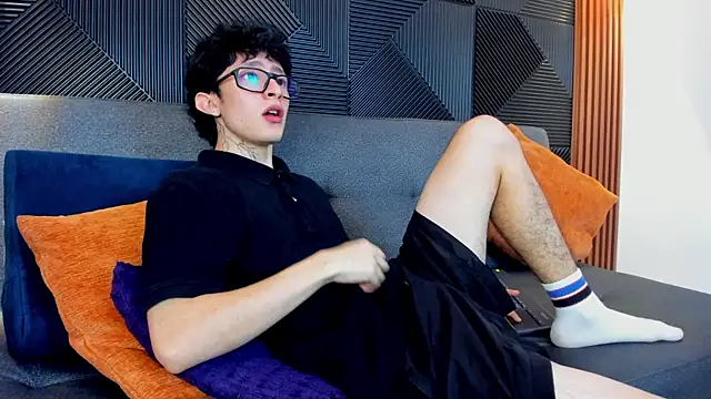 troy rouge online show from March 13, 2025, 10:21 pm