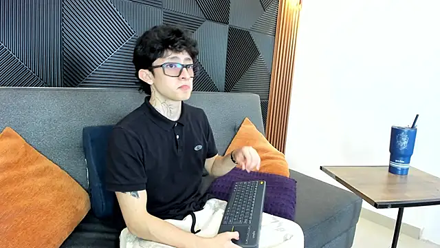 troy rouge online show from March 15, 2025, 7:05 pm