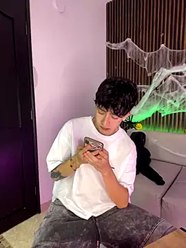 troy rouge online show from October 21, 2025, 7:14 pm