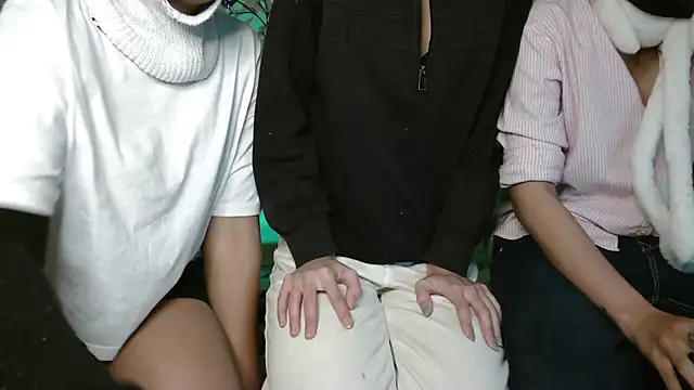 NaughtyThrouple007 online show from January 5, 2026, 8:01 pm