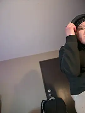 Snapshot of KITTYBOOBOOFUXX chatting on April 3, 2026, 6:33 am KITTYBOOBOOFUXX online show from April 3, 2026, 6:33 am