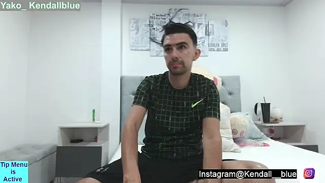 kendallblue  online show from September 28, 2025, 11:32 pm