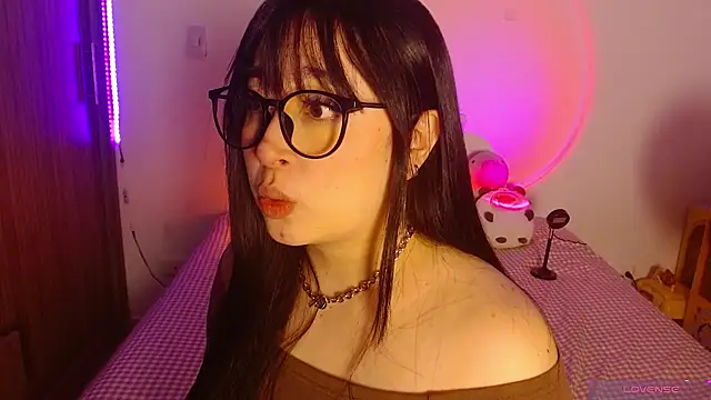 Snapshot of Oliviargf chatting on June 17, 2026, 1:19 am Oliviargf online show from June 17, 2026, 1:19 am