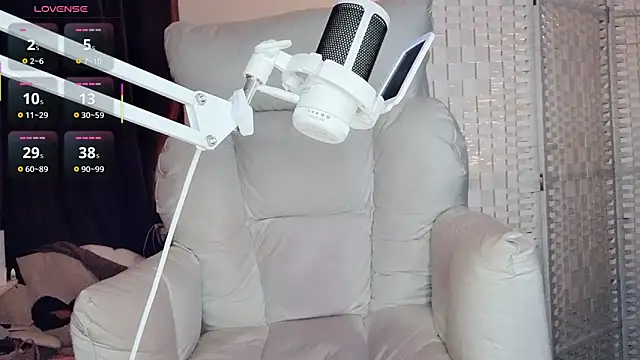 Cocobee online show from November 7, 2025, 5:57 pm