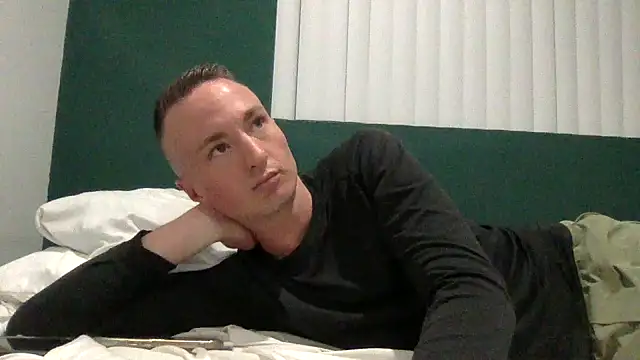 Snapshot of TheDaddy005 chatting on March 8, 2025, 3:50 am TheDaddy005 online show from March 8, 2025, 3:50 am