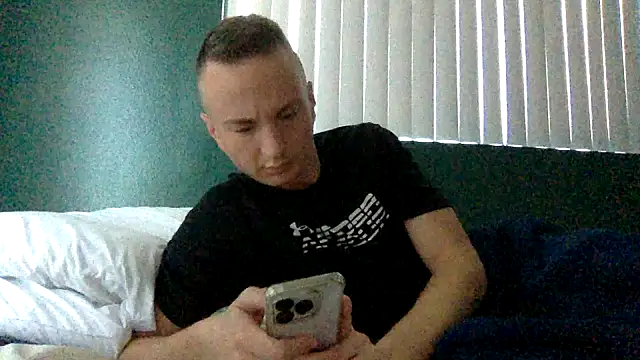 Snapshot of TheDaddy005 chatting on March 8, 2025, 4:39 pm TheDaddy005 online show from March 8, 2025, 4:39 pm